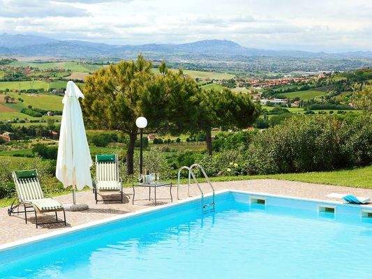 Panoramavilla mit Pool, Spa und 12 Hektar Privatland in Gradara - Marken