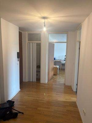 Flur mit Abstellraum (1).jpg