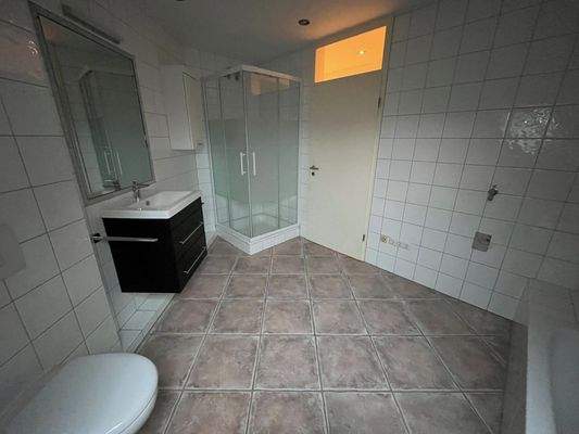 Badezimmer inkl. Dusche und Wanne