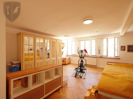  Blick ins geräumige SCHLAFZIMMER