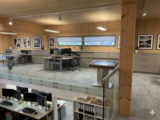 14 K640_bild weiterer Arbeitsbereich Empore.JPG