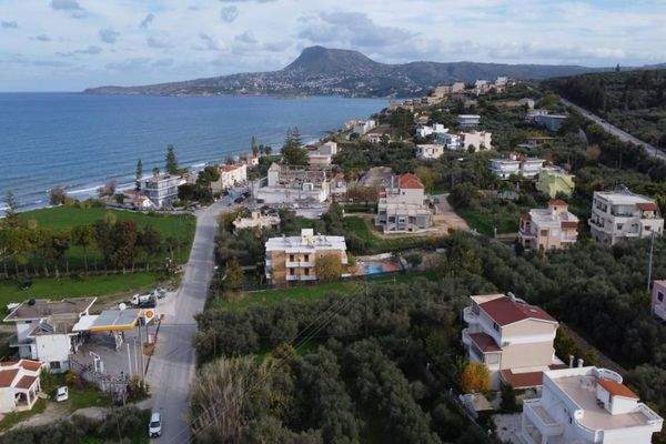 Kreta, Kalyves: Grundstück mit bezauberndem Meerblick zu verkaufen, nur wenige Schritte vom Strand entfernt