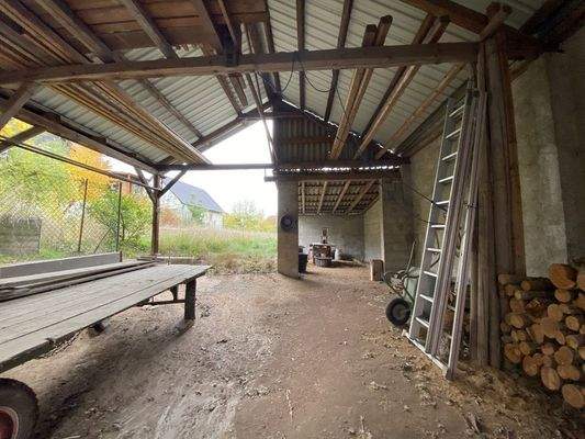 offene Unterstellhalle