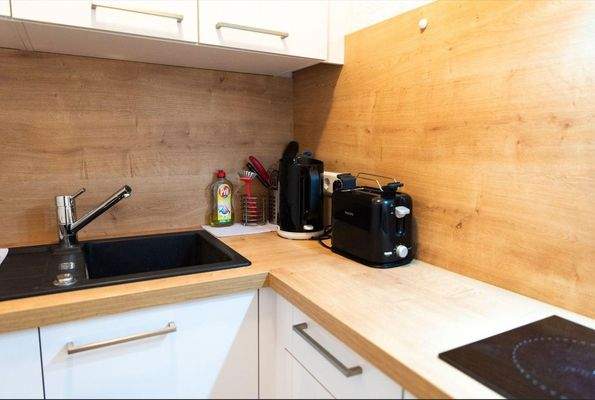 Küche mit kompletter Ausstattu