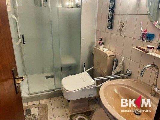 Badezimmer mit Dusche