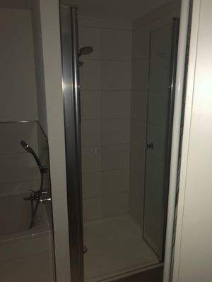 Bad mit Dusche, Badewanne und WC II.jpeg