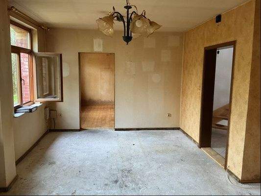 Wohnzimmer Erdgeschoss / Durchgangszimmer zum Schlafzimmer, Küche