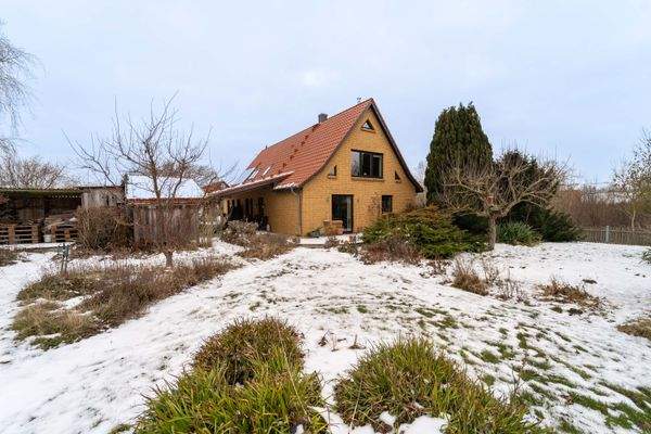 Hausansicht Seiten- und Rückansicht