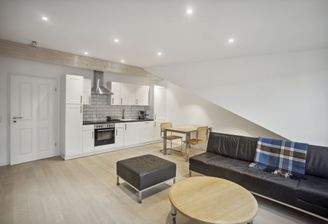 Wohnzimmer mit Küche