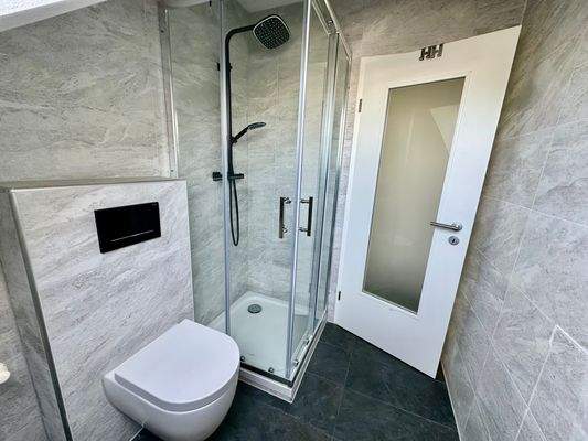 Duschbadezimmer im OG