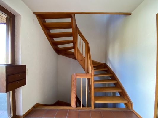 Treppenhaus in den Keller / Einliegerwohnung