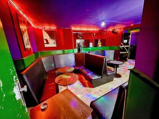 Farbenfroher Warteraum