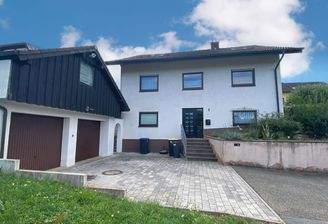Front Ansicht Haus Einfahrt Garage