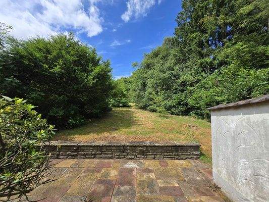 Terrasse mit Blick in den Garten 