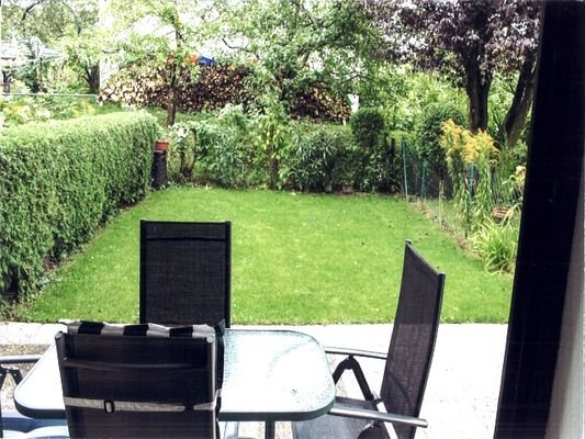 Terrasse mit Garten