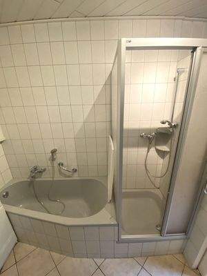 Dusch- & Wannenbad EG