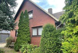 Einfamilienhaus mit Einliegerwohnung u. großem Garten