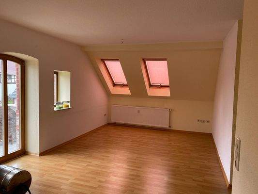 Zimmer mit Balkonzugang DG