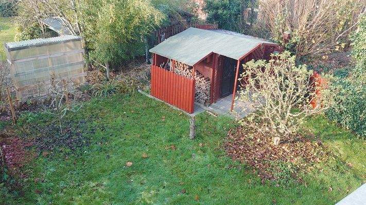 Blick vom Balkon in den Garten