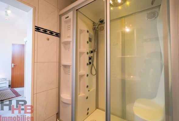 Dusche mit Dampfsauna