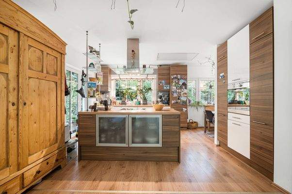 Offene Küche mit Kücheninsel