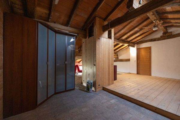 Apartment im DG, Einbauschrank