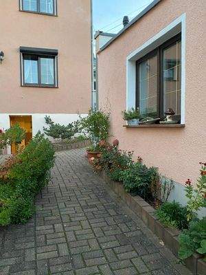 2 Zugang zum Haus und  Nebengebäude.jpg