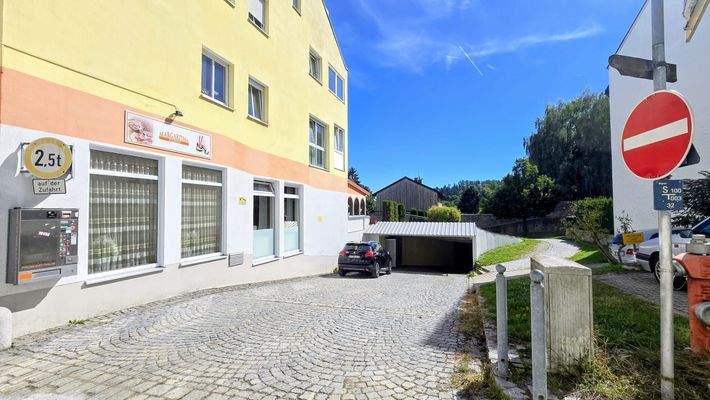 Tiefgarageneinfahrt Kirchenweg 10 94065 Waldkirche