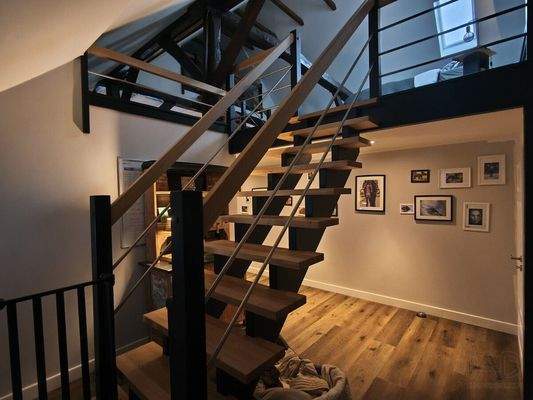 Flur EG mit Treppe zum Schlafzimmer