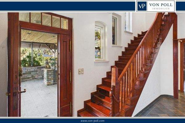 Opulenter Eingangsbereich der Villa