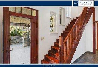 Opulenter Eingangsbereich der Villa