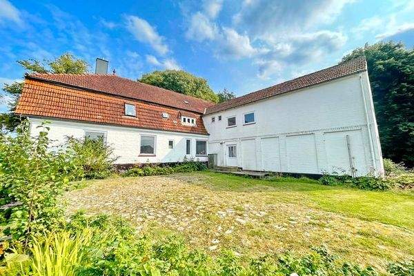 Rückseitiger Innenhof mit Anbau