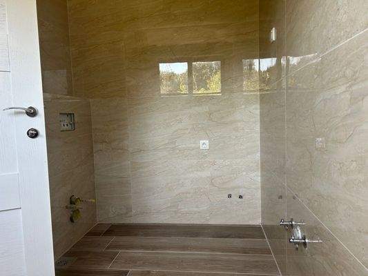 Bad am Schlafzimmer 1