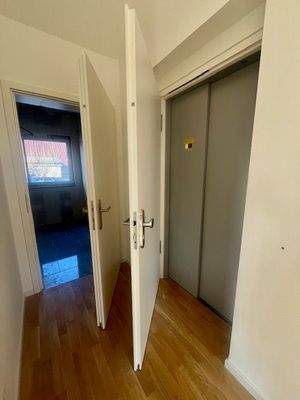 Eingang -Hausflur-Aufzug.jpg