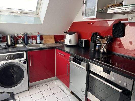 Küche mit Waschmaschinenanschluss