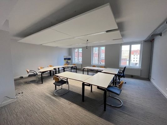 Geräumiger Meetingraum