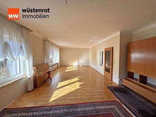 Lichtdurchflutetes Wohn- und Esszimmer