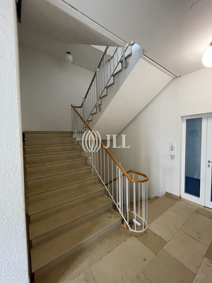Innenansicht Treppenhaus - JLL