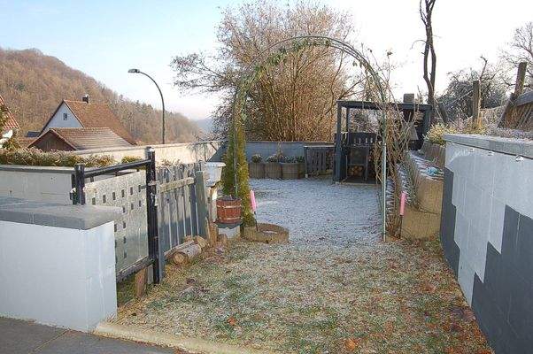 07 Grundstück mit Grill-Feuerecke.JPG