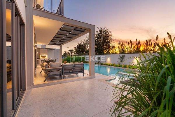 Villa with a Pool and Garden Near Çalış Beach in Fethiye