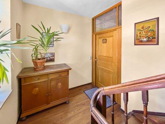 OG Treppenhaus Zugang Wohnung