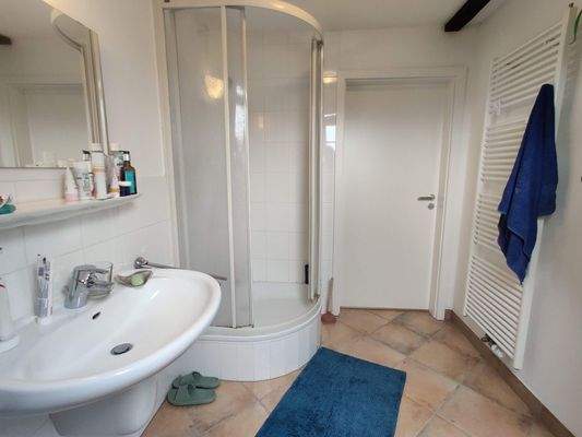 Badezimmer mit Dusche