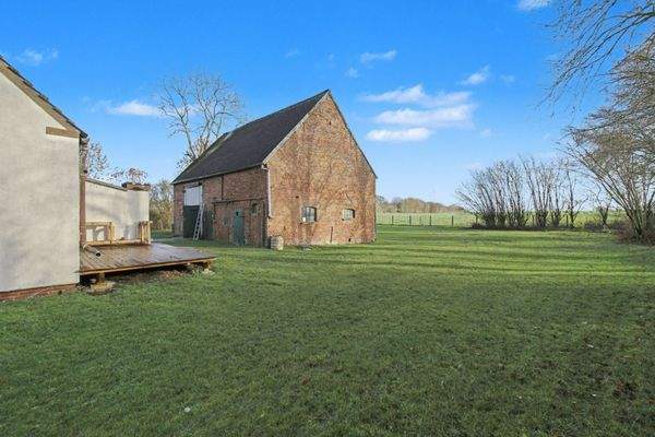 Au?enansicht + Garten in Feldrandlage