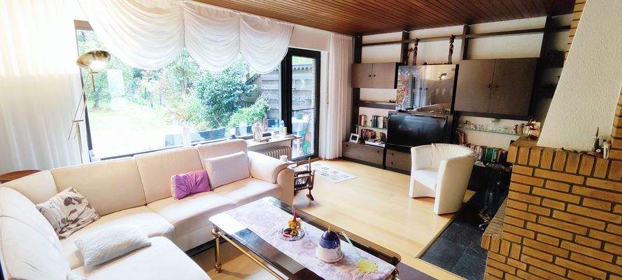 Wohnbereich mit Blick zur Terrasse.jpg