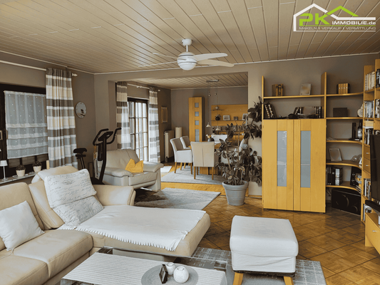 Wohnzimmer Blick ins Esszimmer