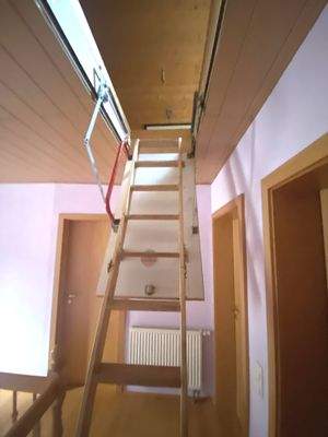 Treppe zum Spitzboden- hier ist die Heizung installiert