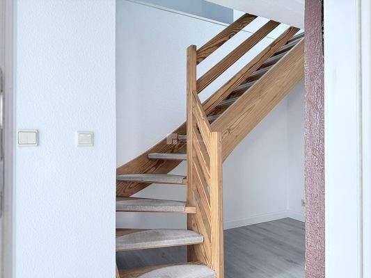 Hinauf in die Galerie Abstellfläche