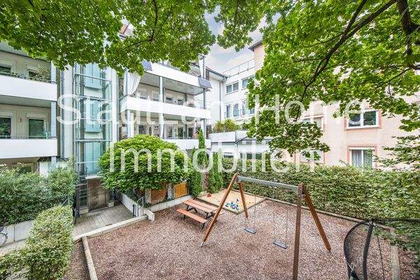 Innenhof mit privatem Spielplatz