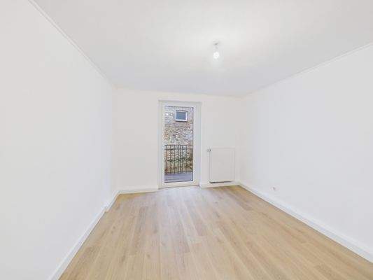 CAM01223G0-PR0200-STILL002