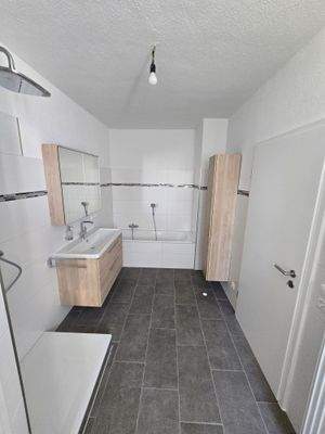 MS 8, OG, Bad, Bild 3.jpg